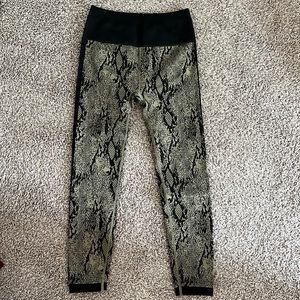 Fabletics snake legging